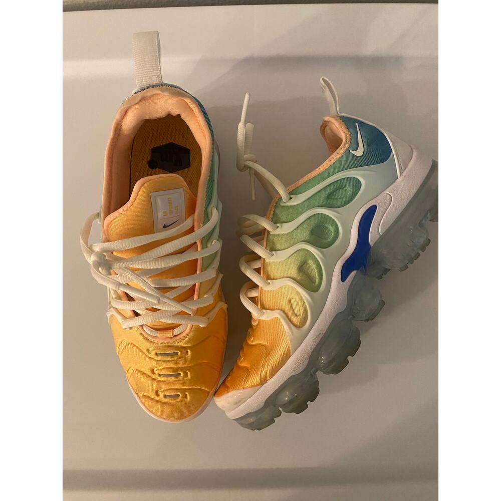 Nike Wmns Air VaporMax Plus White-Light Menta AO4550-100 Sz 6